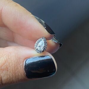 SINGLE Elegant Silver Stud Earring